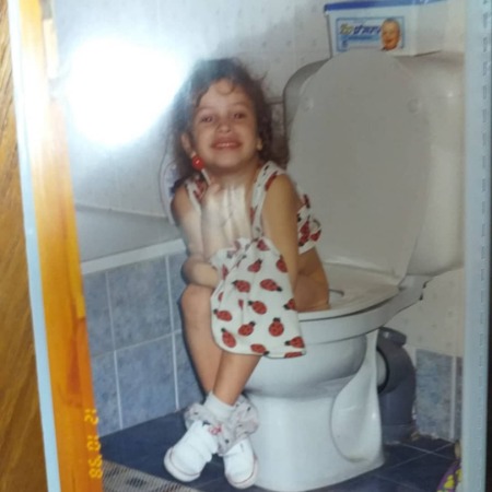 Tamar Amit Joseph's old photo when she was five years old.